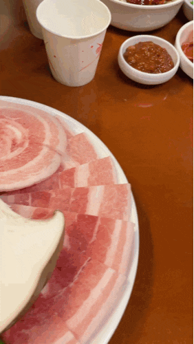 월평동맛집 <b>레트로 감성</b> 고기집 행운삼겹살