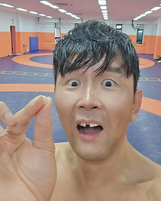  '밴쯔와 격투기 시합' 윤형빈, 은퇴 경기 앞두고 앞니 빠졌다