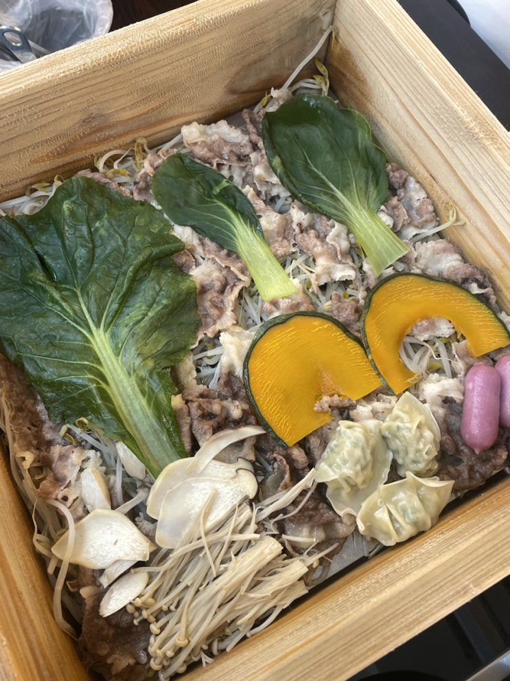  편백찜, 샤브샤브, 월남쌈까지 무한리필로 즐기는 맛있는 대장정 '편편집 종각점'에 대하여 ...