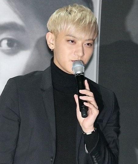   황쯔타오 생리대 브랜드 논란? 공장 실시간 생중계까지 나선 이유는?