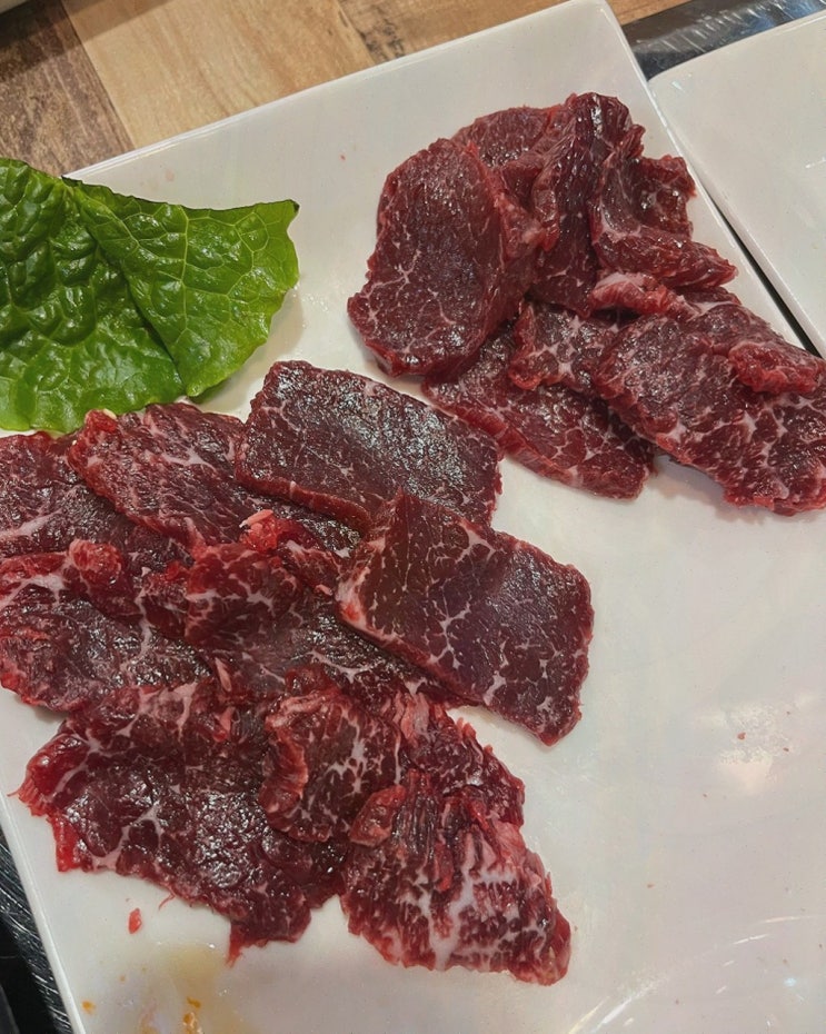  부모님과 즐기는 수완지구냉면과 프리미엄 고기, 광주1번정육식당
