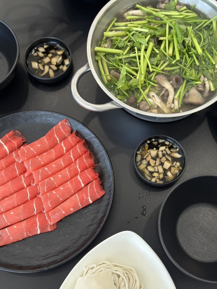  수지 맛집, 용인 샤브샤브 윤우재 고기리샤브 칼국수 재방문후기 (아기의자 있음)