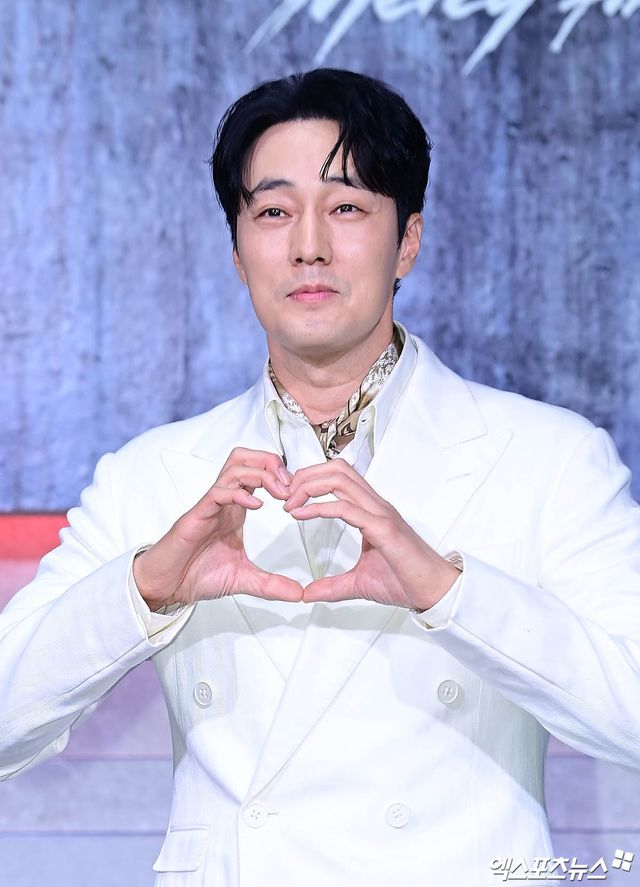 '13년만 복귀' <b>소지섭</b>, 차기작은 '<b>김부장</b>'? "제안받고 검토 중... 