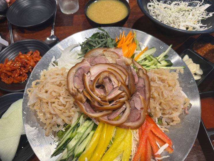  총총) 요즘 같이 더운 날씨에는 냉채족발 맛집 ‘깐깐한족발 금호점’