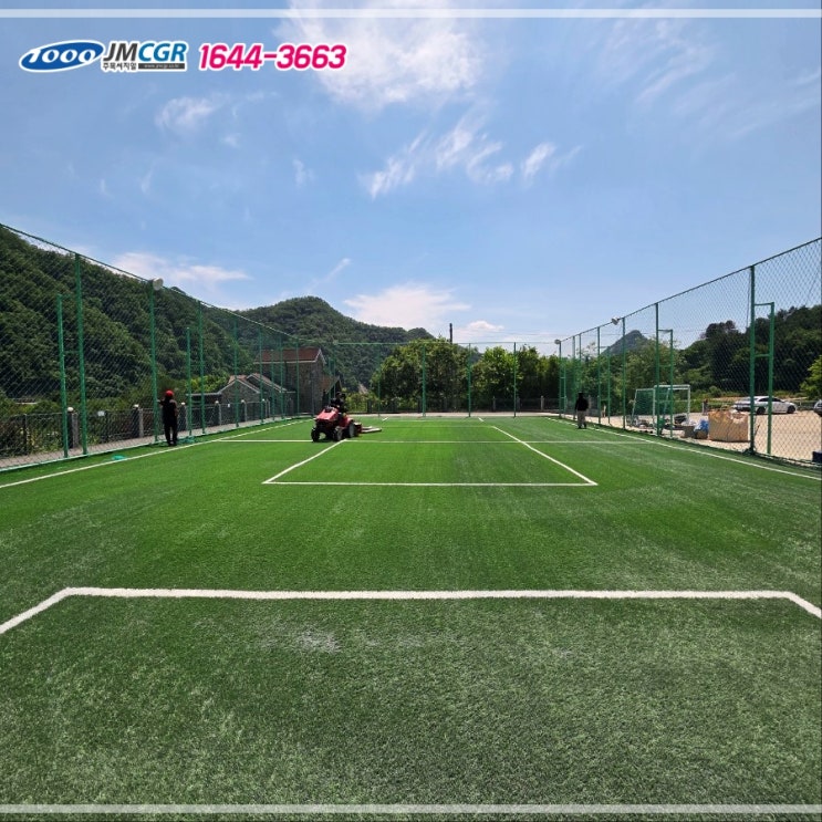 춘천 리버파크 펜션에 풋살장인조잔디 시공, 여름 성수기 준비 완료!