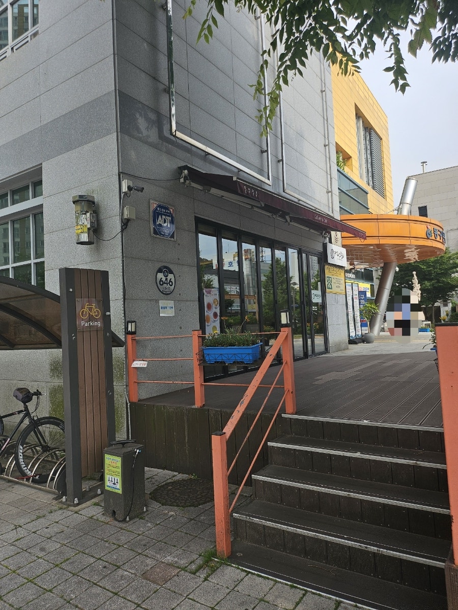 디커피스토리 학동점 사진 5