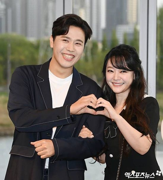  김소현손준호, 결혼 14년만 경사…'상위 0.1%' 子 코딩대회 '수상' (아는형수)