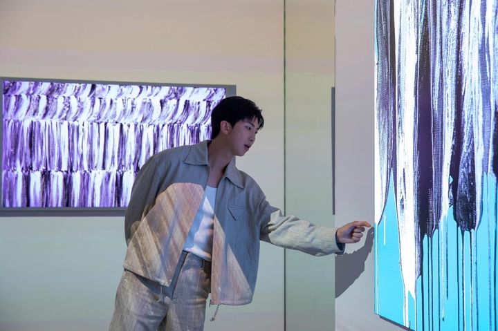  “BTS RM, 삼성 아트 TV 글로벌 홍보대사로 발탁! 예술과 일상의 특별한 만남”