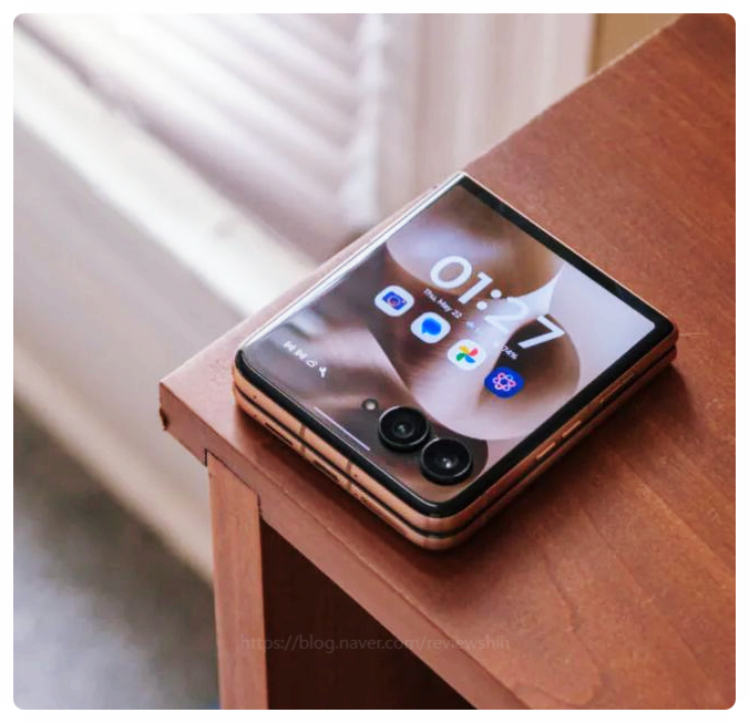  플립폰 모토로라 레이저 울트라 Razr Ultra 갤럭시 Z 플립 비교솔직 리뷰