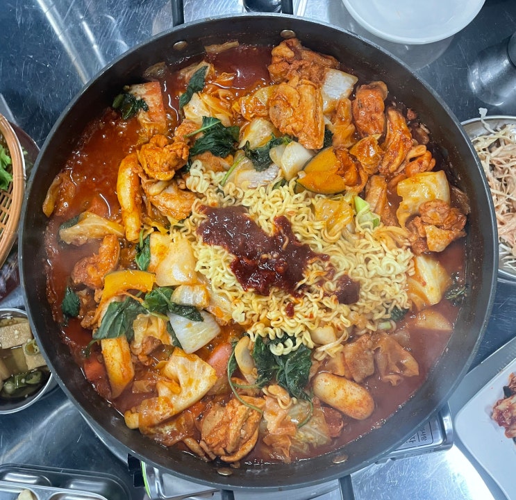 창원 남양동 동네 밥집_닭갈비랑 흑돼지
