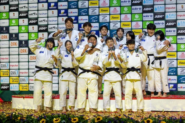 <b>유도</b> 대표팀, 세계선수권 혼성단체전 은메달…역대 최고 성적