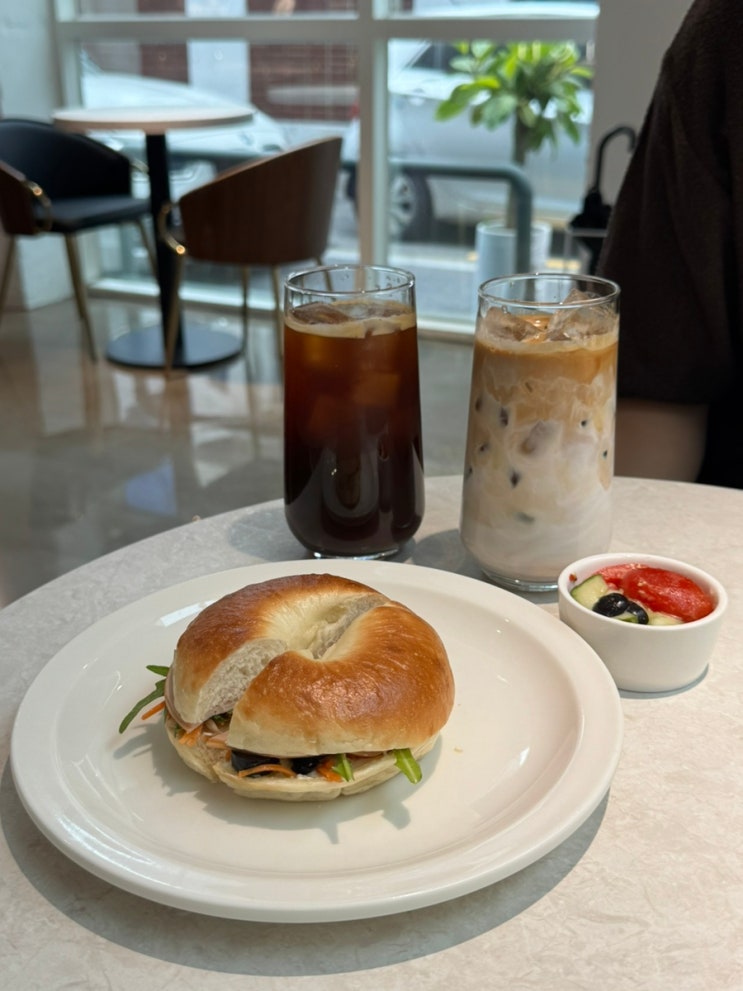  압구정역 카페 라떼 맛집 ‘블렌드위치’