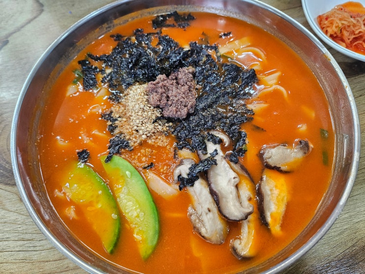  맵찔이도 맛있게 먹은 강릉장칼국수! 회산장칼국수