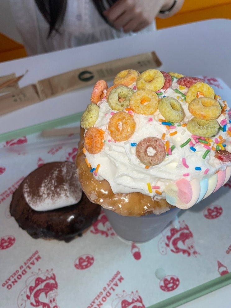  파주 디저트 맛집 도넛 덕후의 천국, 핑크빛 달콤세상 '말똥도넛 디저트타운'에 대하여 ...