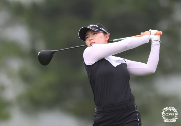 2025 KLPGA 투어 <b>더헤븐 마스터즈</b> 3라운드 단독 <b>선두</b> <b>이다연</b>