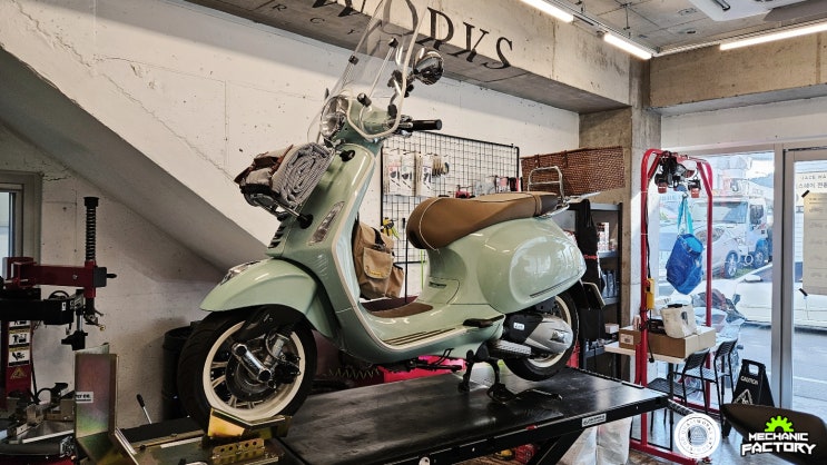 [콰시웍스] 베스파(Vespa) 프리마베라(Primavera)125 지넷 Y1 블랙박스 장착 부산경남김해 모터사이클 정비수리