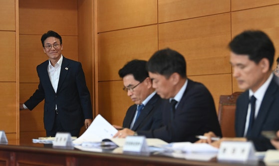 <b>김민석</b>, 그는 왜 청문회 전에 <b>총리</b>가 되었나