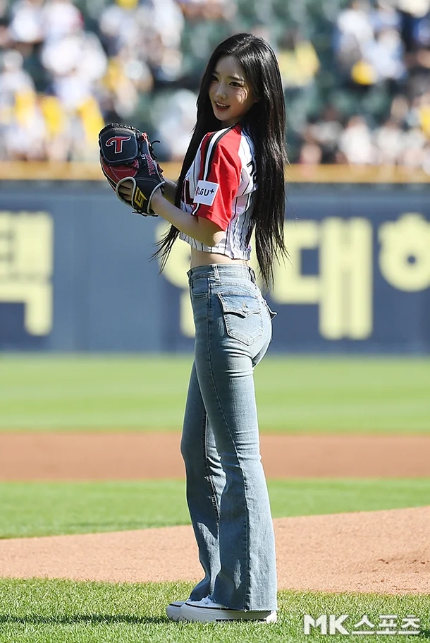 <b>트리플에스</b> 김<b>유연</b>, 잠실야구장에서 <b>시구</b>행사 ️