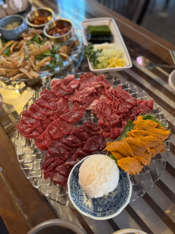  [신사] 신사역 육회 맛집 육회담, 신사동 술집으로도 찜!