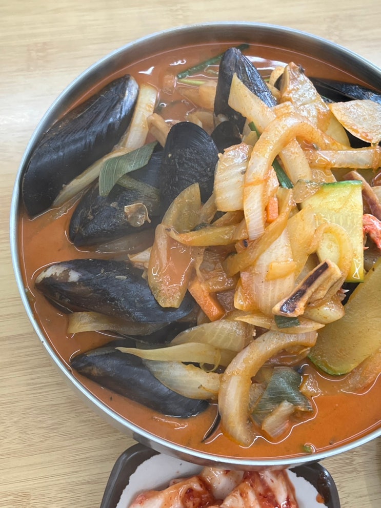  홍합 듬뿍 해물짬뽕, 국물 미쳤다… 양평 맛집 인정! 양평 중식 맛집 '용두리 짬뽕 전문점'에 대하여 ...