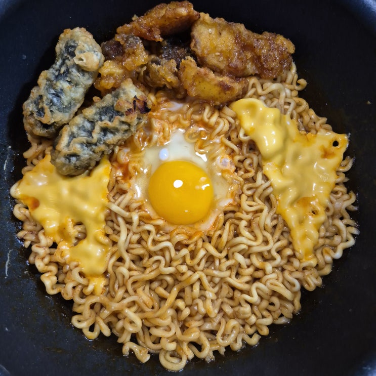  [일상기록] 이런 것들을 먹었다5 *베리쿠키아박/푸라닭콘소메이징/고등어회/초코브라우니설빙