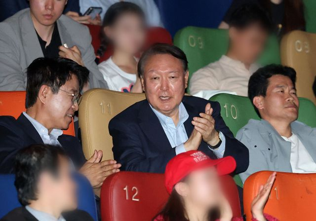 '내란 묻을라'…친윤도 측근도 윤석열에 발길 뚝, '아 옛날이여~'