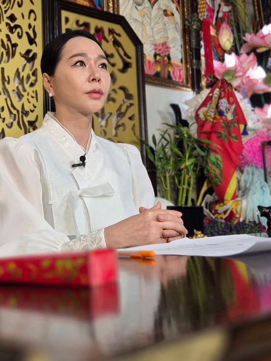  [단독] "온몸 청색증, 희귀병이었다"…일월정사, 외할머니 예언 따라 무당의 길 (인터뷰②)