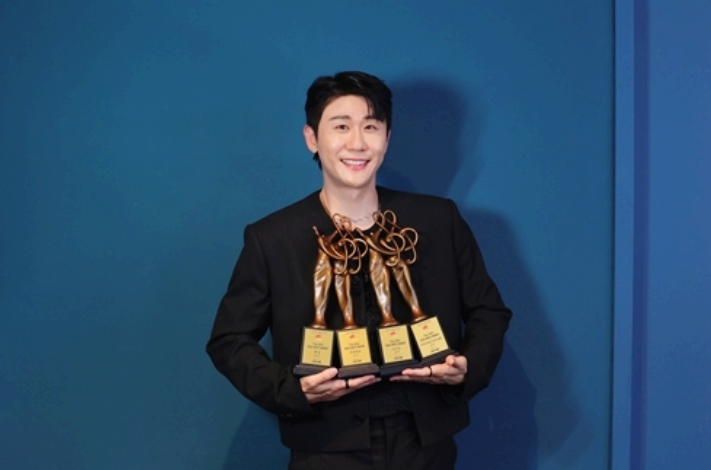 4관왕 <b>영탁</b>, <b>서울가요대상</b>에서 무슨 일이? 팬들 난리난 이유 공개