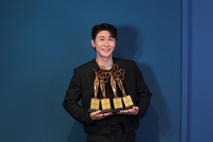 “역대급 인기 폭발”…영탁, ‘<b>서울가요대상</b>’ 4관왕의 감동... 