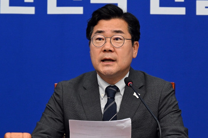 “죄 없는 자 돌을 던져라”…박찬대·<b>정청래</b>, <b>김민석</b> 총리... 