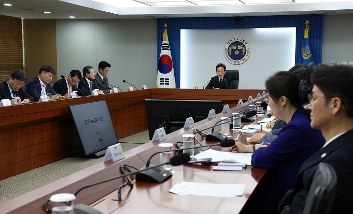 <국내 정치/경제> 이재명 대통령, <b>중동</b> 위기 추경 추가와 내수... 