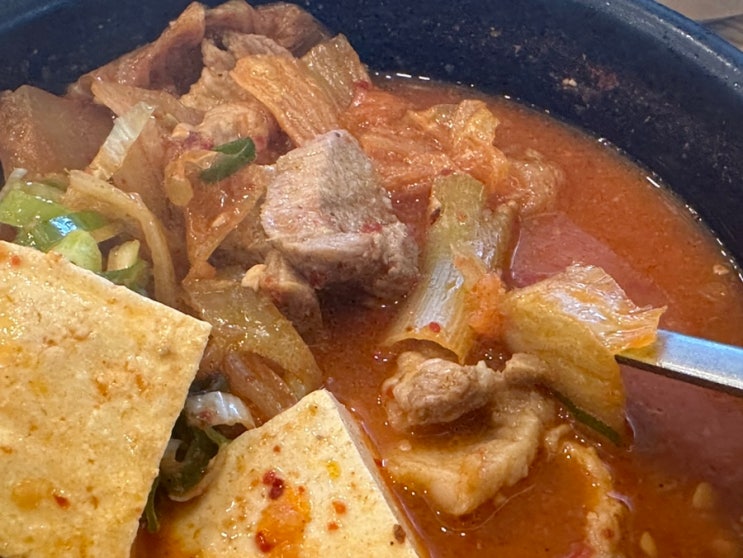  총총) 아쉬움이 많았던 동네 김치찌개 광주 금호동 ‘담다’