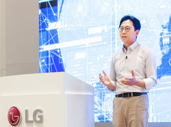 LG출신 배경훈 과기부 <b>장관 후보자 지명</b> 후 로보티즈 상한가... 