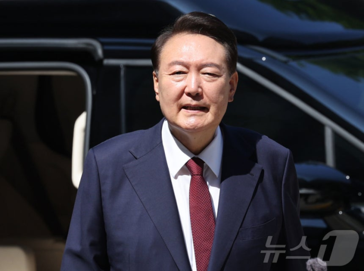 [속보] <b>이재명 대통령</b>, <b>수석보좌관회의</b> 명칭 변경! 윤석열 전... 