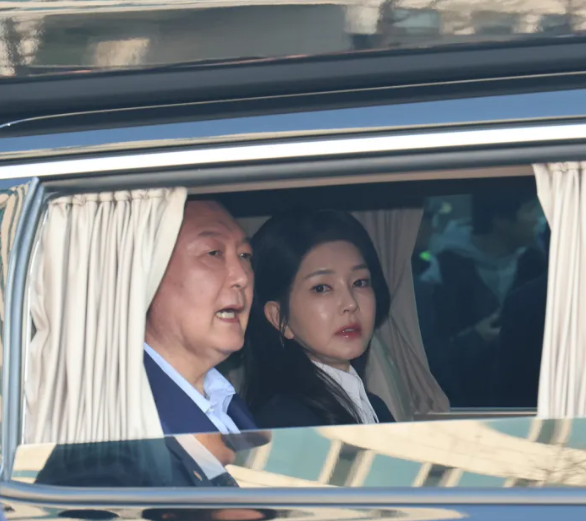 <b>김건희</b> 여사 도이치모터스 의혹 검찰 <b>소환</b> 불응…<b>특검</b> 전까지... 