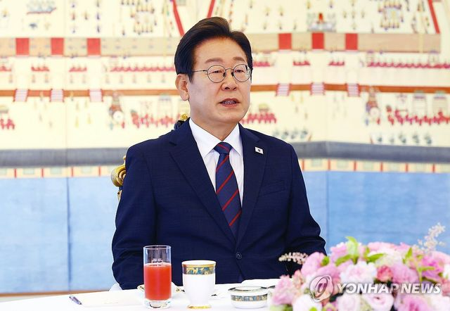  李대통령 국정지지율 59.3%…민주 48.4%·국힘 31.4%[리얼미터](종합)