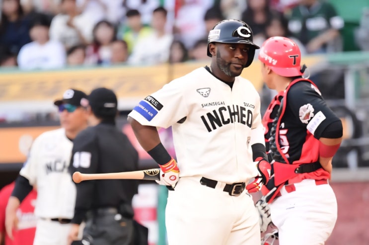 [KBO] <b>에레디아</b>, <b>욕설</b> 퇴장 <b>논란</b>…“배려였을 뿐인데” 