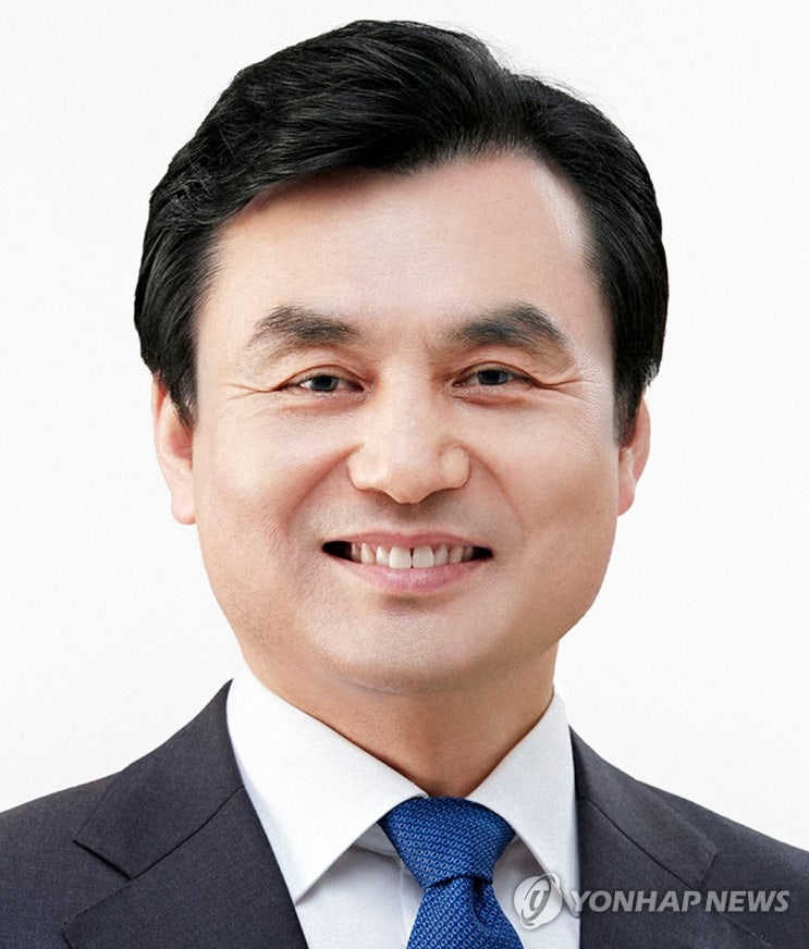 [새정부 새인물] 64년 만의 '<b>문민 국방장관</b>' 안규백, 군 개혁... 