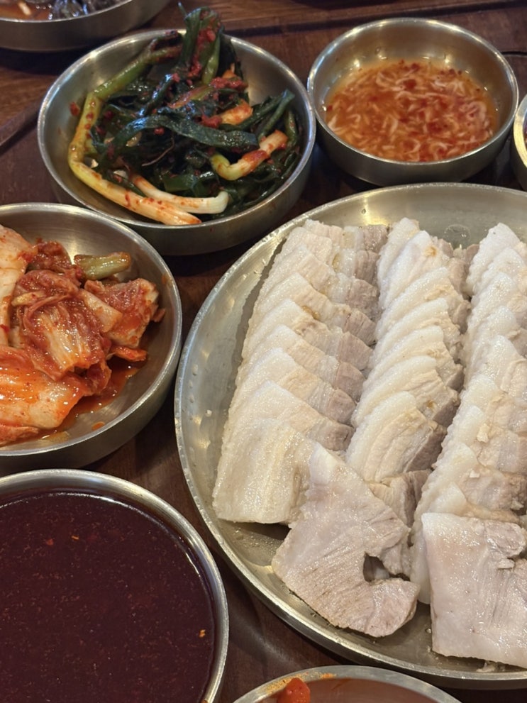  팔도만족 금정점 :: 금정역맛집 푸짐한 군포보쌈 한상차림
