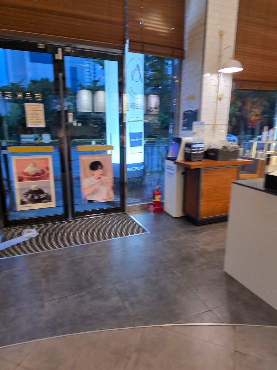엔제리너스 광주흑석점 사진 3