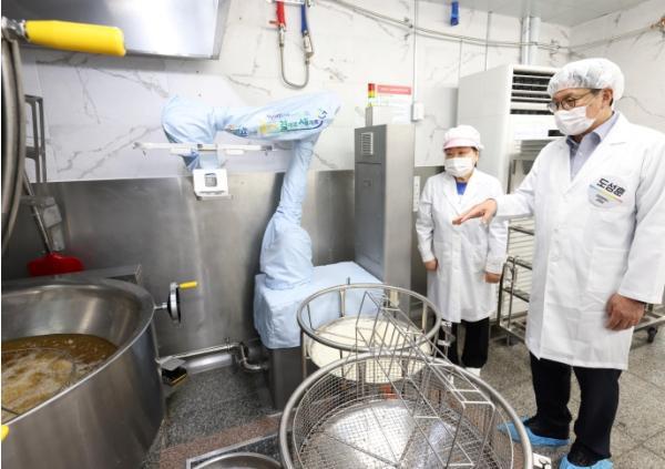 인천광역시교육청, 학교급식 조리 로봇시스템 만족도 ‘매우 긍정적’
