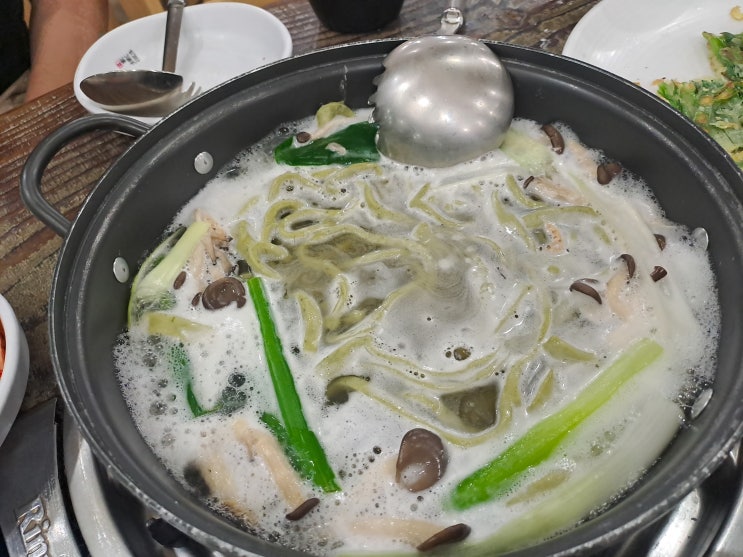 대전 둔산동 쑥향 가득 칼국수맛집 칼국수만드는사람들