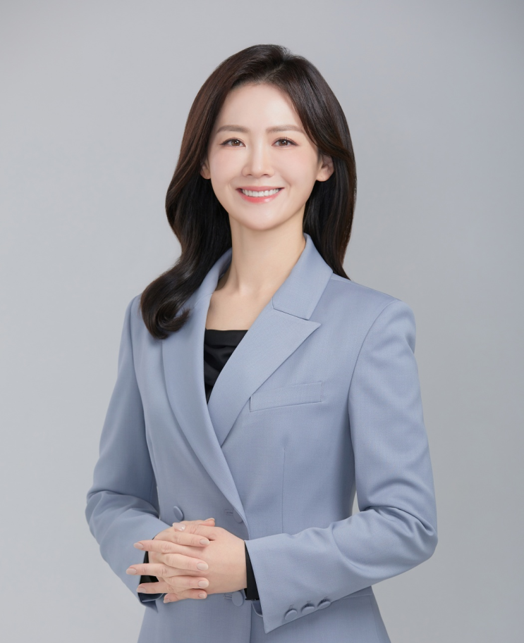 올림픽 최초 여성 <b>선수단장</b> 탄생, <b>이수경</b> 빙상경기연맹 회장 <b>내정</b>