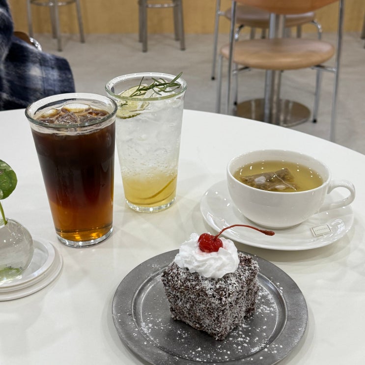 신림 카페 베럴댄하우스 분위기 좋은 래밍턴케이크 맛집