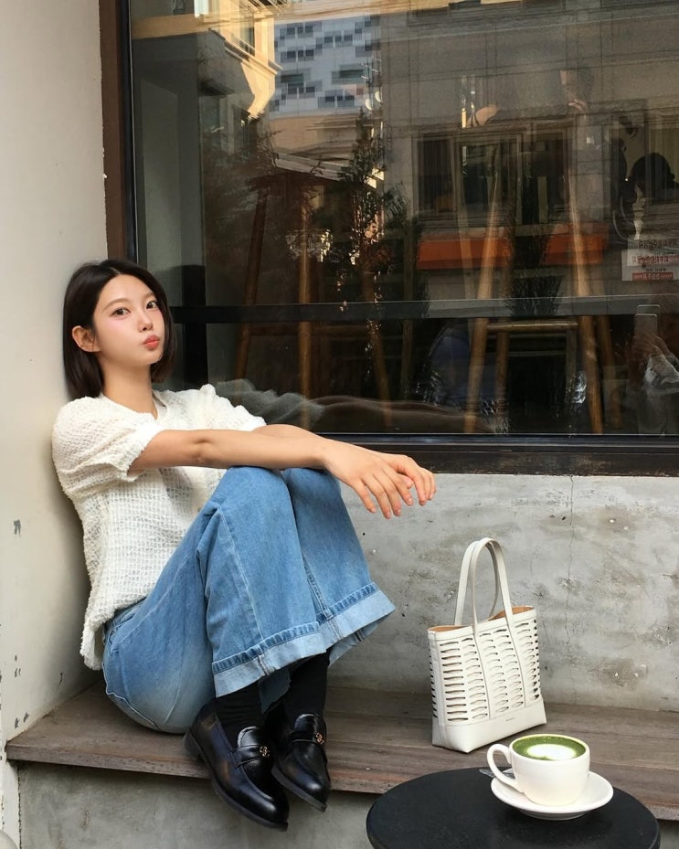  브런치룩으로 편하게 입으면서 예뻐서 자꾸 손이 가는 빈폴 화이트 반팔 블라우스 코디 추천 w. 박나언