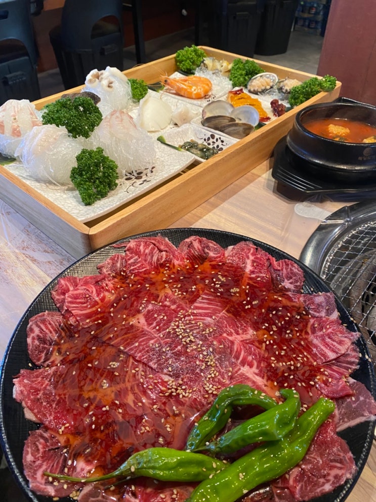  새롭게 오픈한 소불고기 소갈비살 전문점 군산 수송동 맛집 우가사 방문후기 소불고기 해산물세트 군산갑오징어 전복 멍게 군산 해산물 맛집