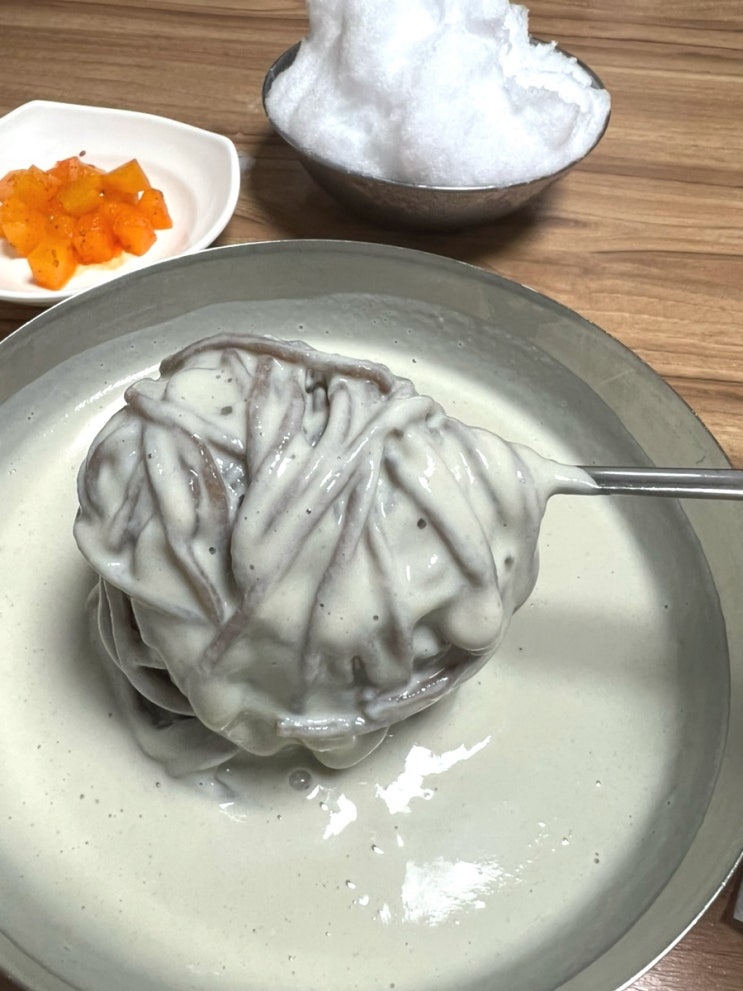  맷돌로 갈아 만든 콩국수, 여름에만 장사하는 콩국수집 - 광주 진월동 맷돌 콩물국수
