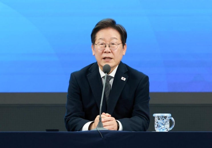 긴급 속보: <b>이재명 대통령</b>, <b>광주 군공항</b> 이전 문제 해결 위한... 