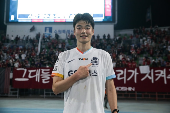 <b>기성용</b>, FC 서울 떠나 <b>포항</b> 스틸러스로 이적, 레전드는 지켜야... 