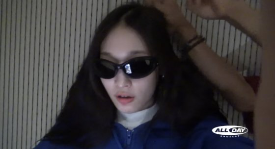 <b>신세계</b>그룹 <b>3세</b> 애니, 데뷔 후 첫 일상 공개…털털한 매력 눈길